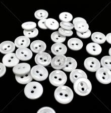 Round white button with decorative edges 20L