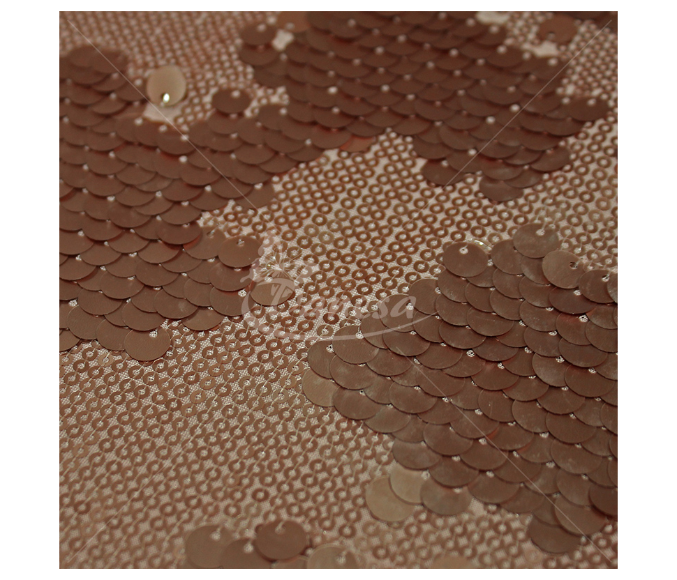 Fabric embroidered with scales