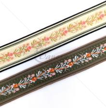 Woven decorative ribbon