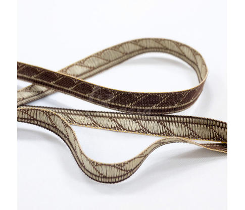 Woven decorative ribbon