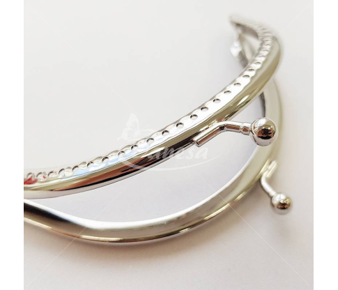 Metal fittings for handbags, wallets and purses