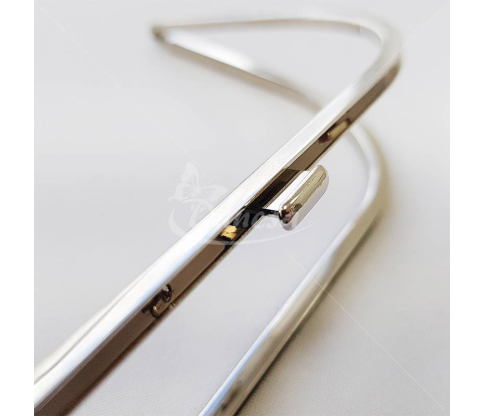 Metal fittings for handbags, wallets and purses