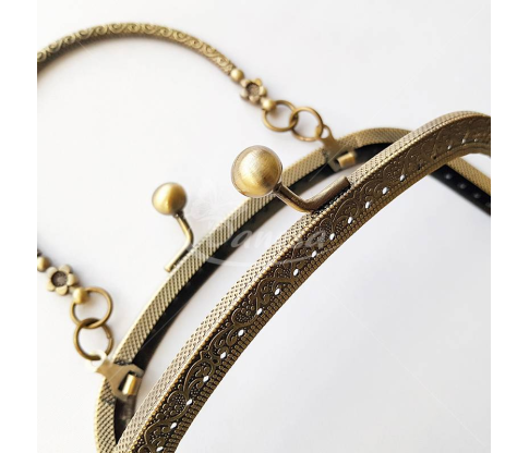 Metal fittings for handbags, wallets and purses