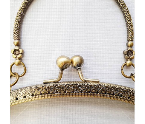 Metal fittings for handbags, wallets and purses