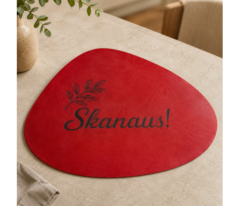 Raudonas natūralios odos padėkliukas stalui „Skanaus!“
