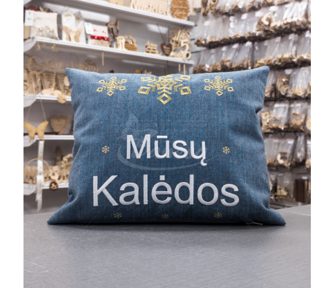 Išsiuvinėta Vilnonė Pagalvė "Mūsų Kalėdos"