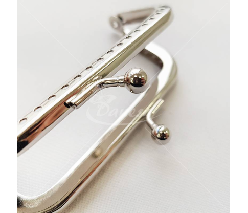 Metal fittings for handbags, wallets and purses
