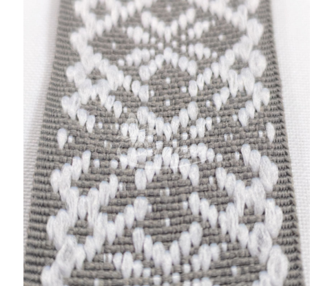 Woven decorative ribbon