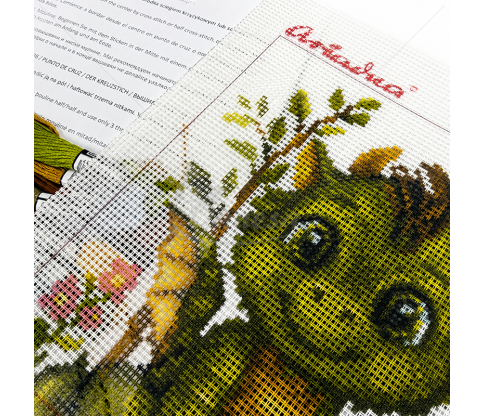 Siuvinėjimo rinkinys „Mažas drakoniukas“ su siūlais, 18 × 24 cm