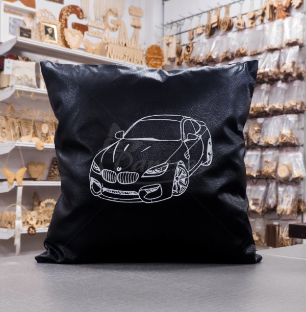 Išsiuvinėta Pagalvė "BMW"