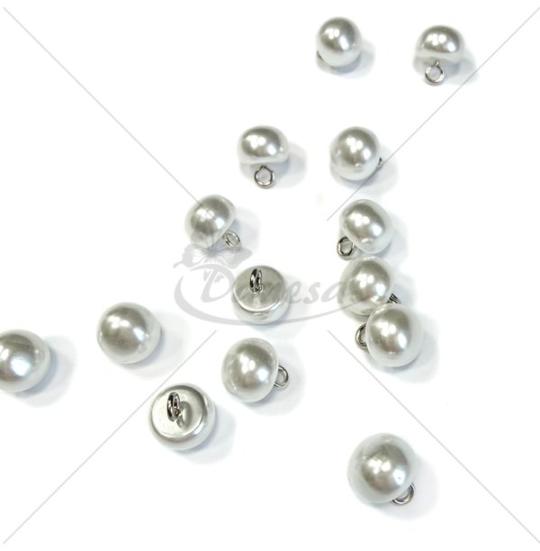 White pearl effect “pearl” shank buttons 18L