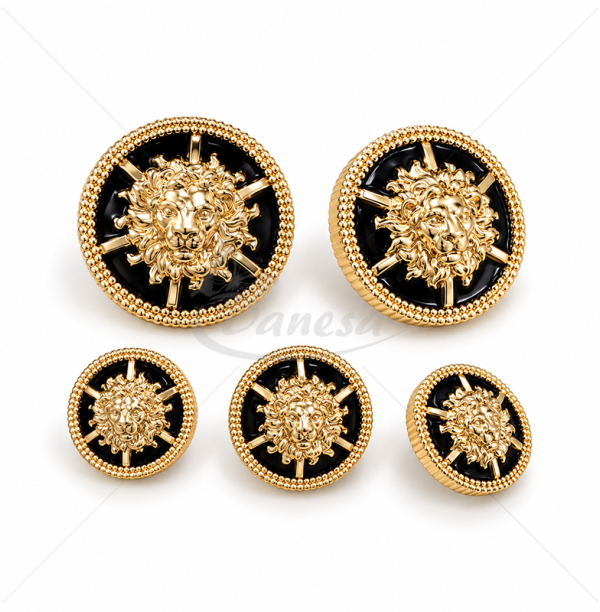 Metal button with lion motif, black / gold colour, 24L / 36L