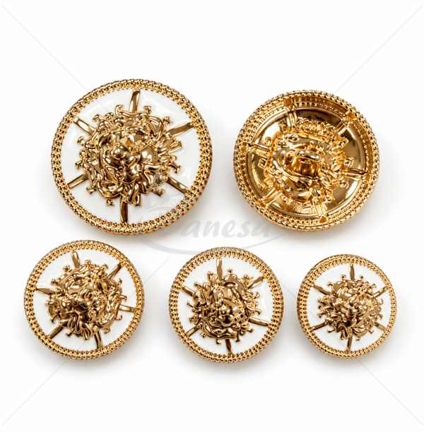 Metal button with lion motif, white / gold colour, 24L / 36L