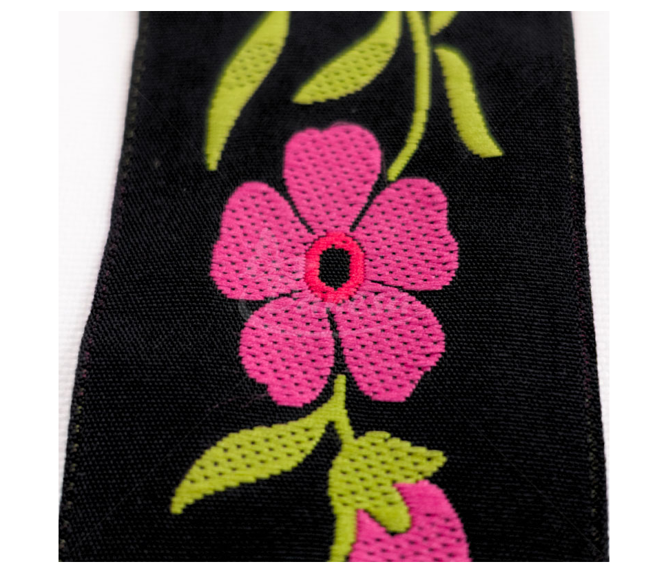 Woven decorative ribbon