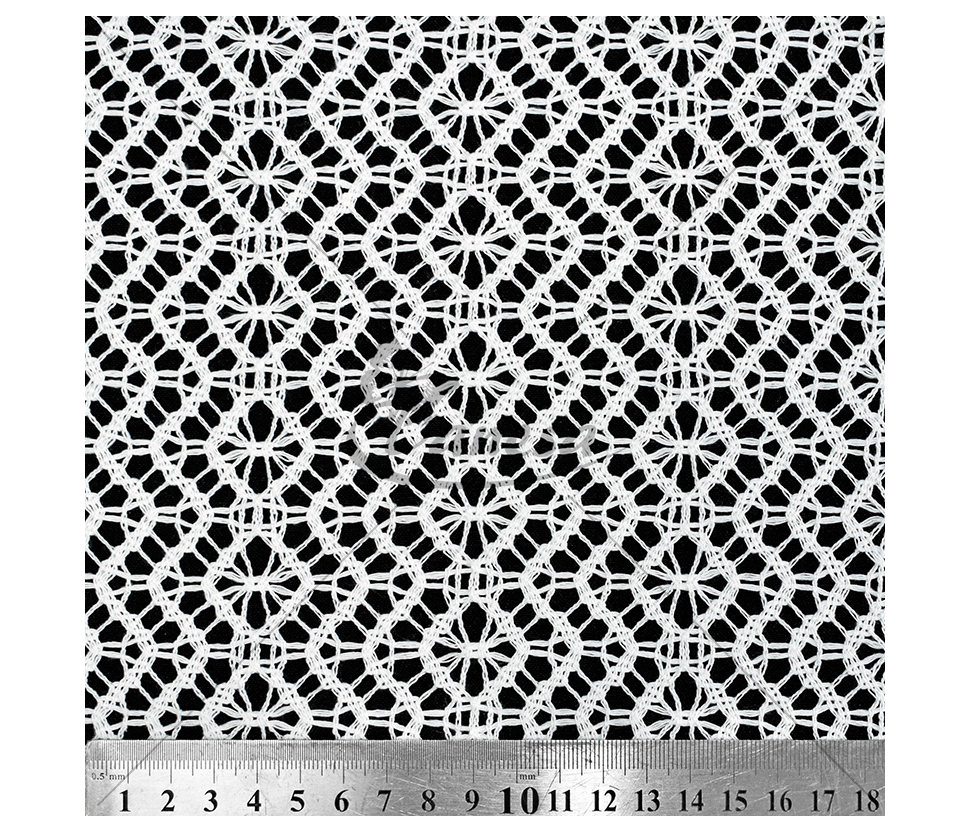 Вязаный гипюр, геометрический узор - ромбы, белый цвет