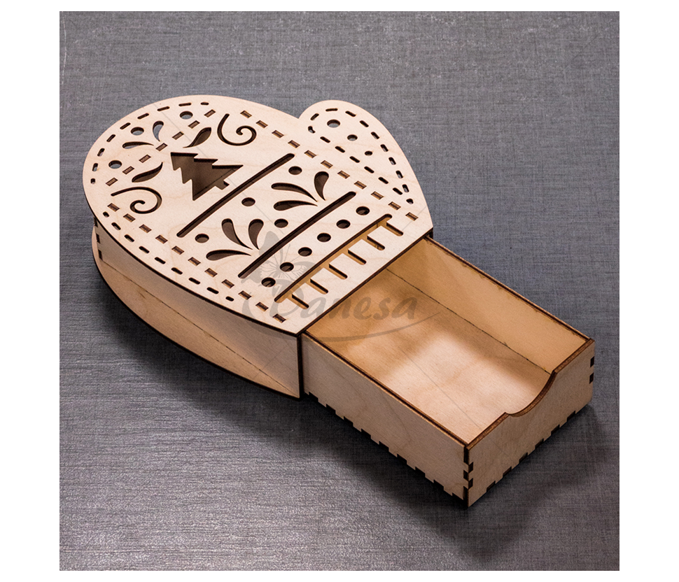 Деревянная коробка – форма новогодней варежки