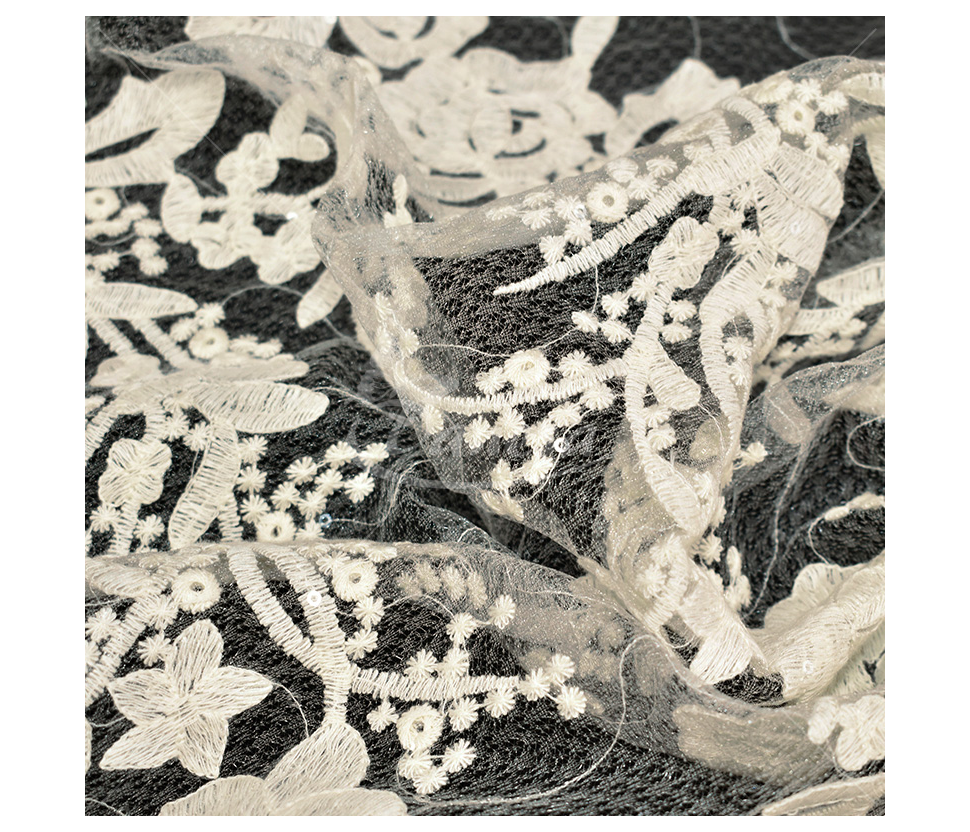 Guipure, with a floral pattern and embroidered with sequins, ivory color