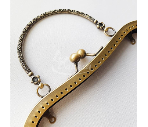Metal fittings for handbags, wallets and purses