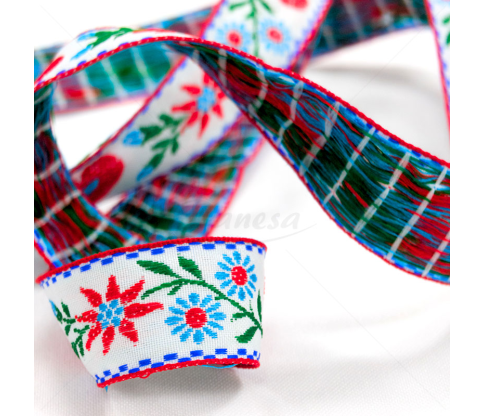 Woven decorative ribbon