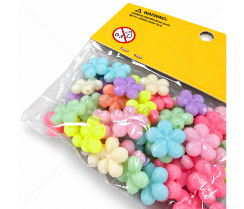 Plastikinės gėlytės, įvairių spalvų, apie 40 vnt.